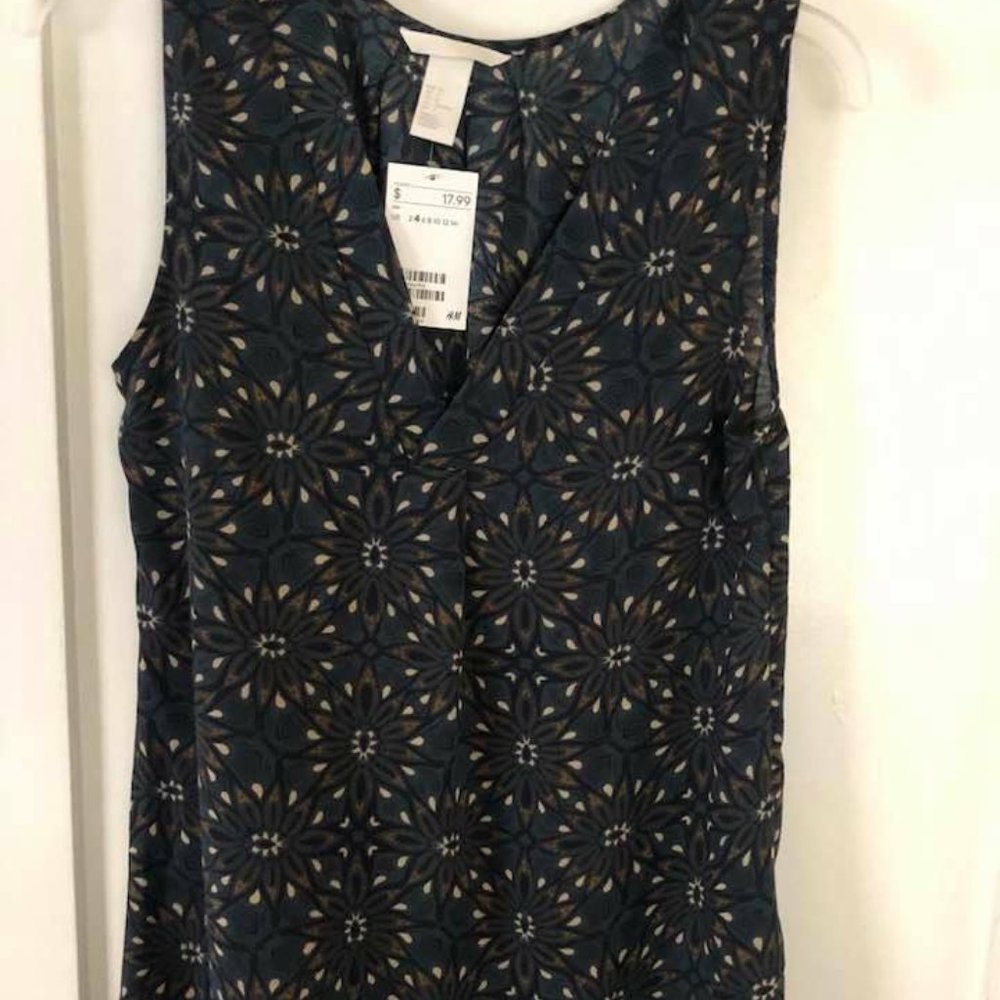 H & M Multicolored Women’s Blouse Size 4 - Sleeve less- BRAND NEW - super cute!